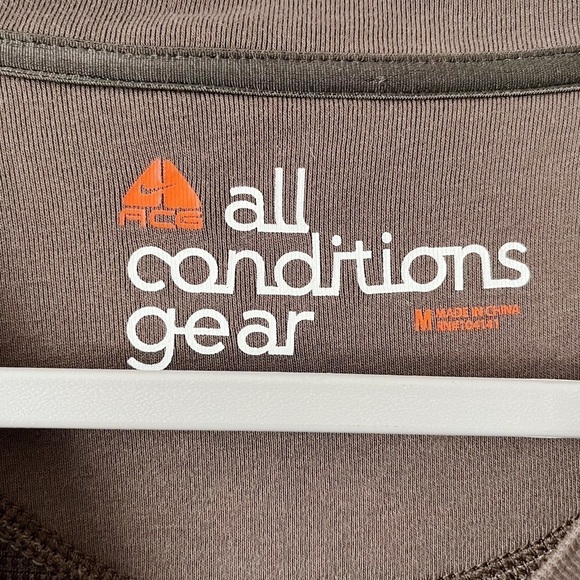 TWO Nike Women’s All Conditions Gear Thermal Printed Long Sleeve Tops Medium - Picture 6 of 15